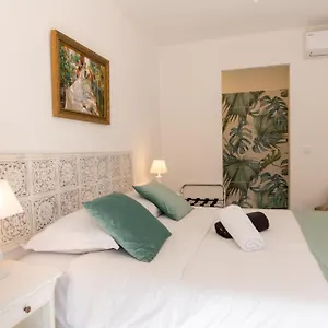 Appartement Bien D'exception En Face Du Palais Des Papes