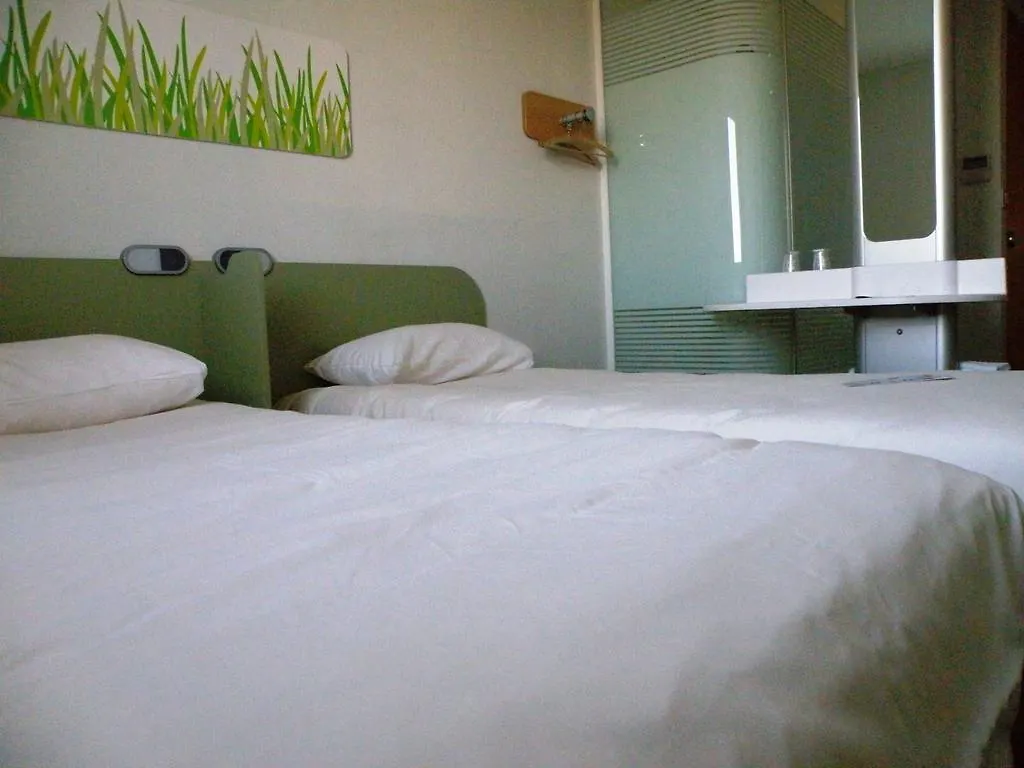 Ibis Budget Montauban Les Chaumes Hotel